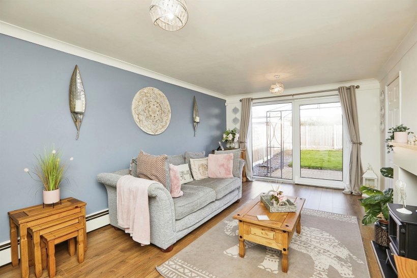 Wroxham Close, Shelton Lock, DERBY 2 bedroom detached bungalow