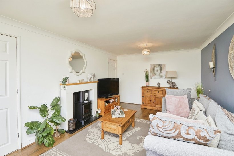 Wroxham Close, Shelton Lock, DERBY 2 bedroom detached bungalow