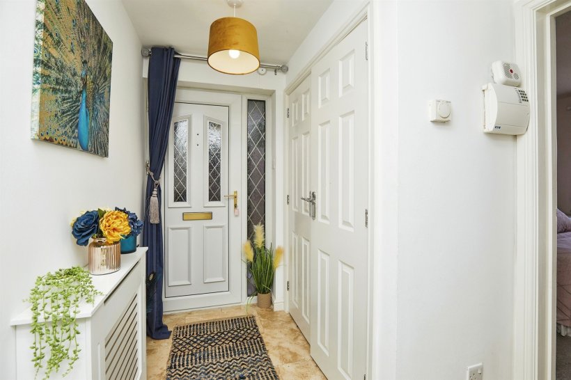 Wroxham Close, Shelton Lock, DERBY 2 bedroom detached bungalow