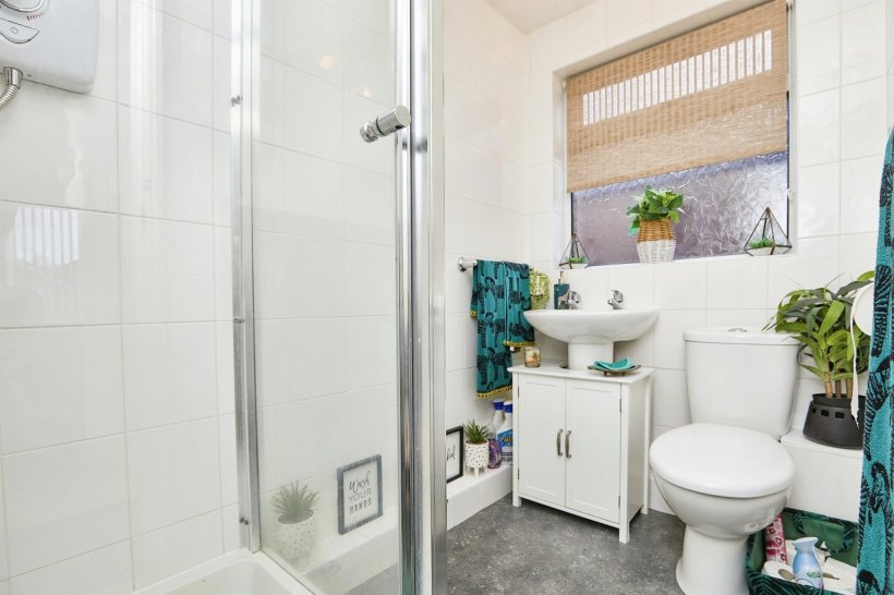 Wroxham Close, Shelton Lock, DERBY 2 bedroom detached bungalow