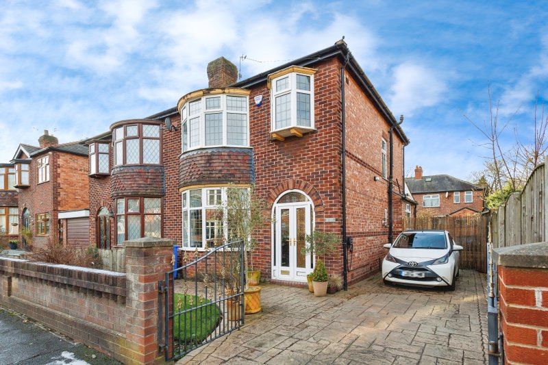 3 bedroom property for sale in The Crest, Droylsden, Manchester