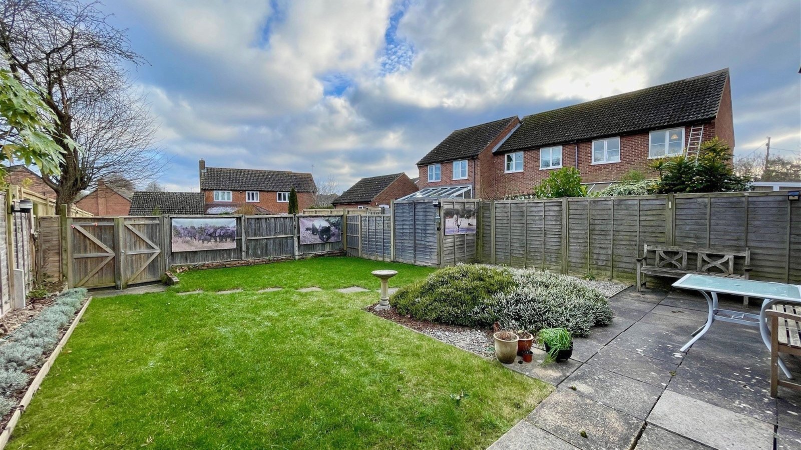 3 bedroom property for sale in Inkpen Road, Kintbury, RG17 9TX £330,000