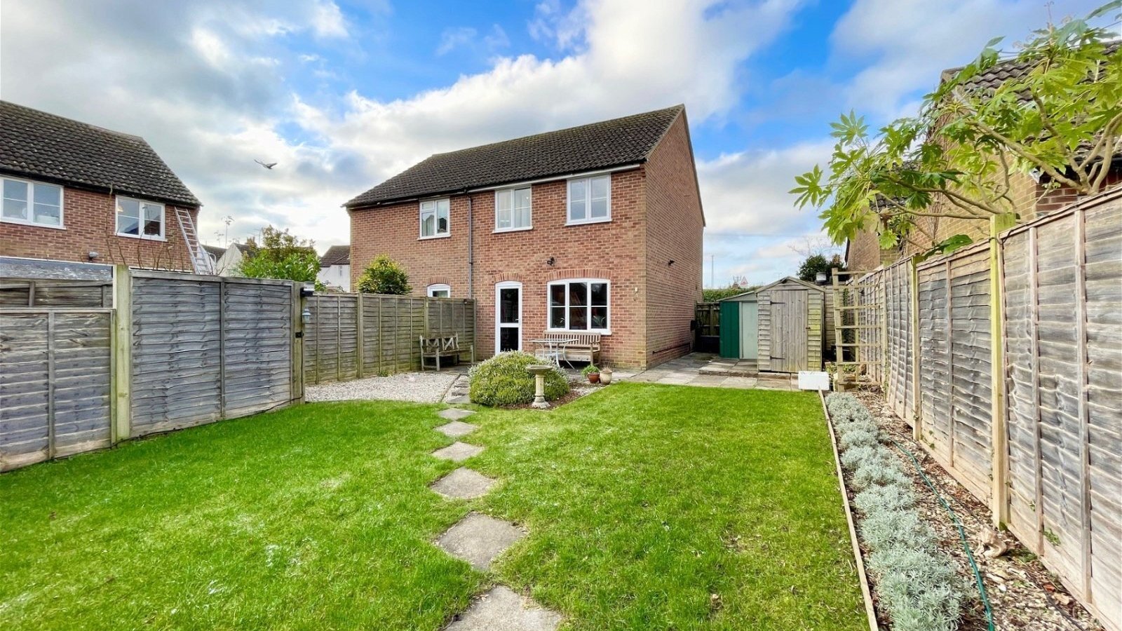 3 bedroom property for sale in Inkpen Road, Kintbury, RG17 9TX £330,000