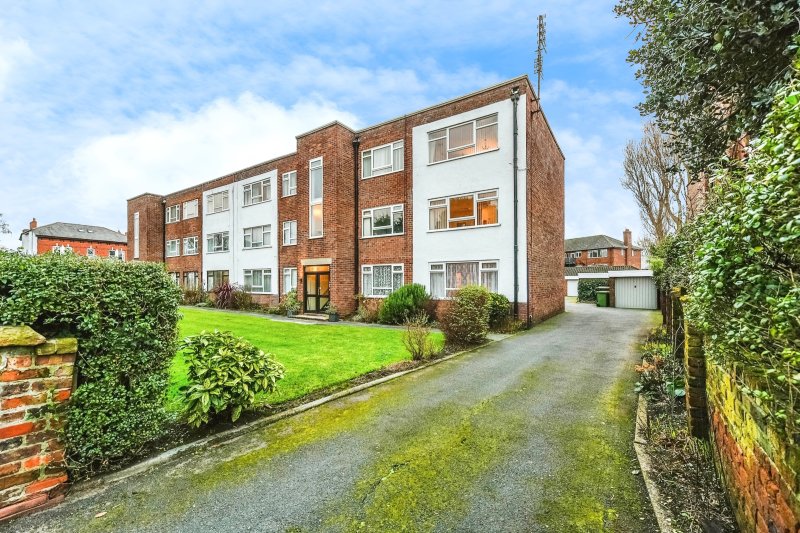 2 bedroom property for sale in Blundellsands Road East, Liverpool