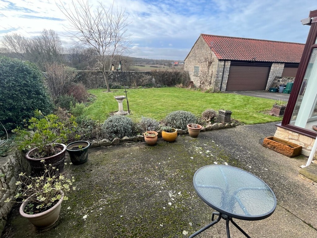 3 bedroom property for sale in Pear Tree Mews, Loversall, Doncaster