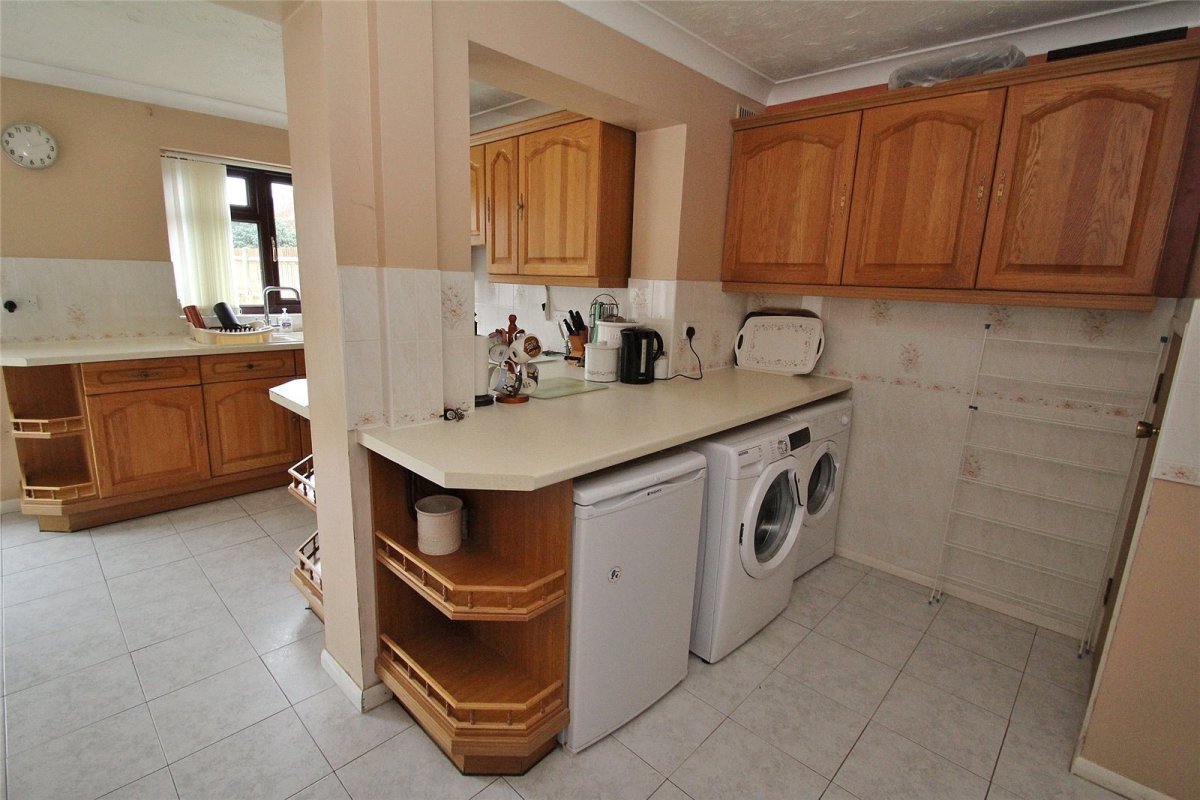 3 bedroom property for sale in Woodrush Crescent, Locks Heath