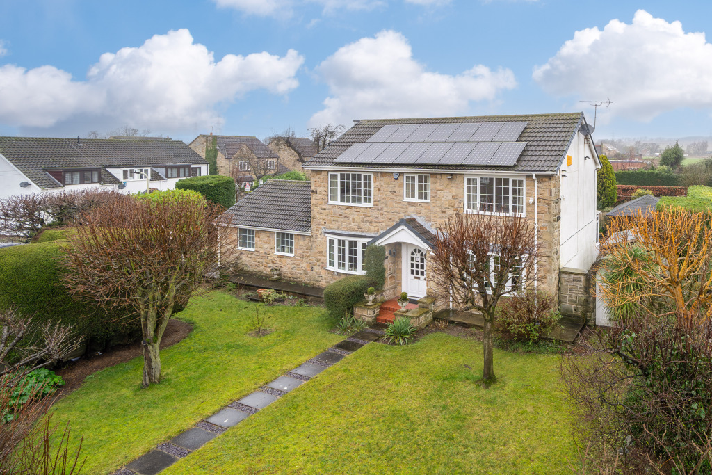 4 bedroom property for sale in Main Street, Burton Salmon, Leeds, LS25