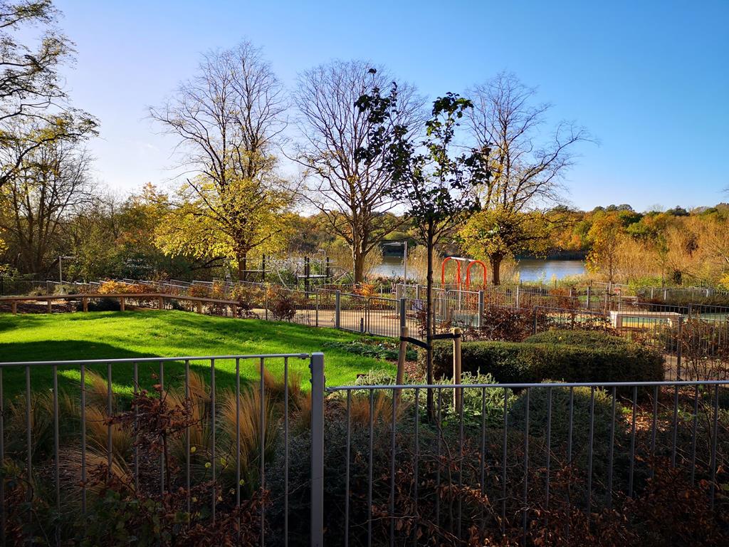 Two Bedroom Apartment Waterside West Hendon NW9 Image 9