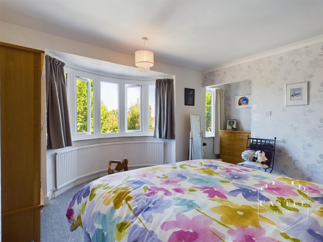 2 bedroom property for sale in Coventry Road, Hinckley Offers in the