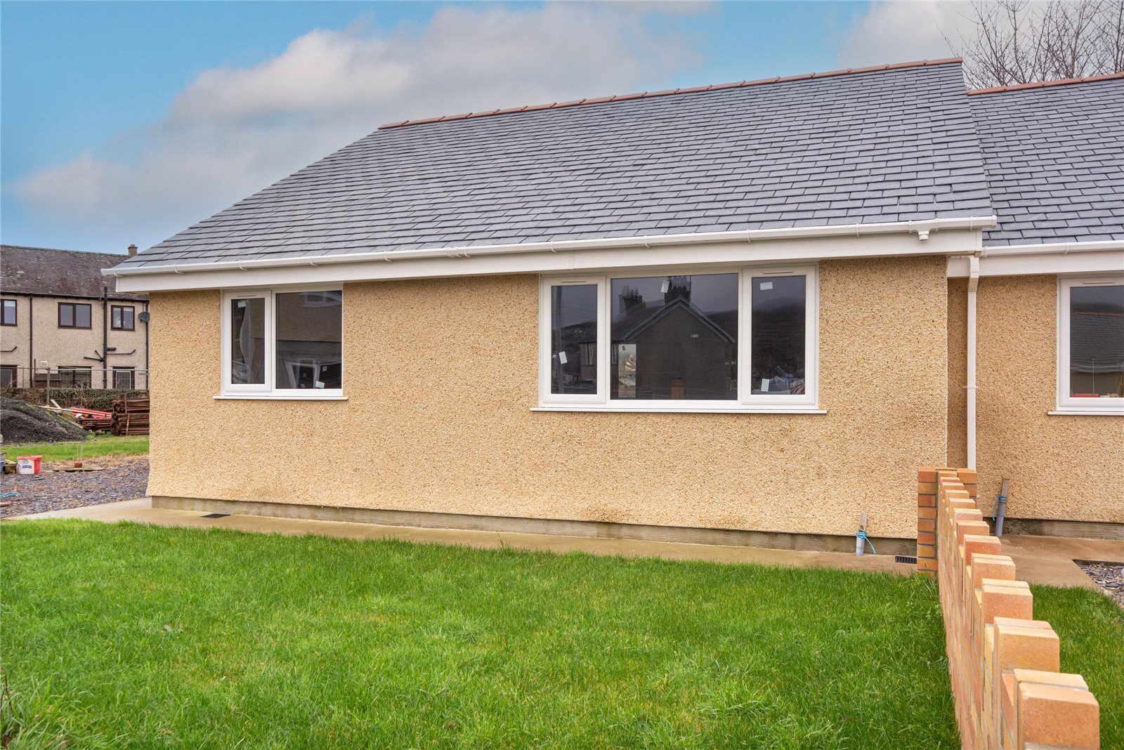 2 bedroom property for sale in Caer Eglwys, Llanrug, Caernarfon, LL55