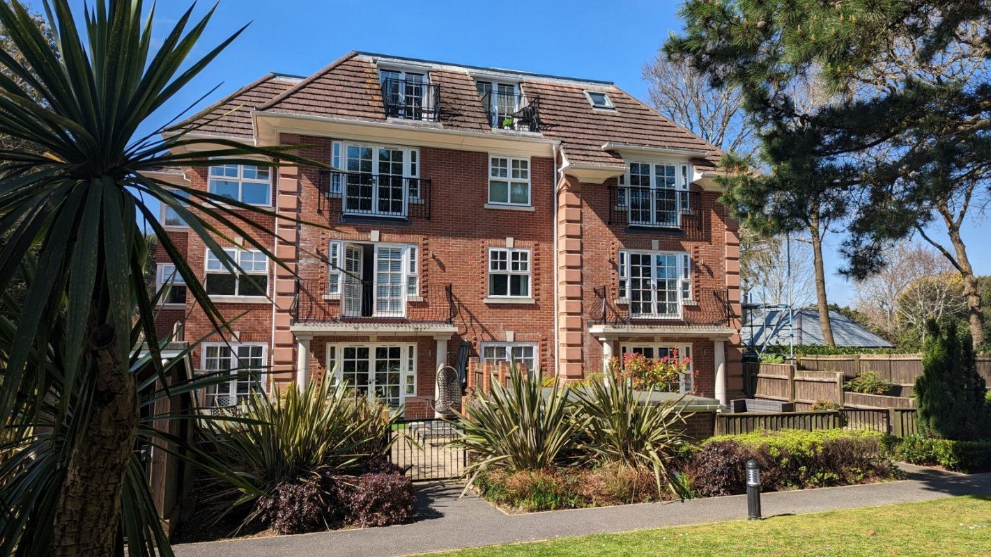 2 bedroom property for sale in Haven Road, Canford Cliffs, Poole, Dorset, BH13 £450,000