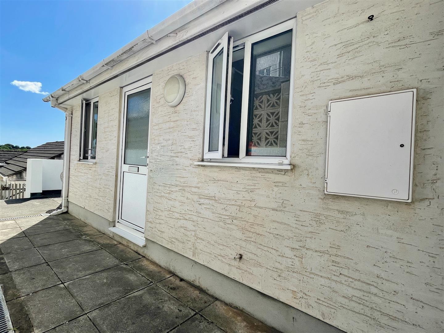 3 bedroom property for sale in 77 Saffron Park, Kingsbridge £210,000