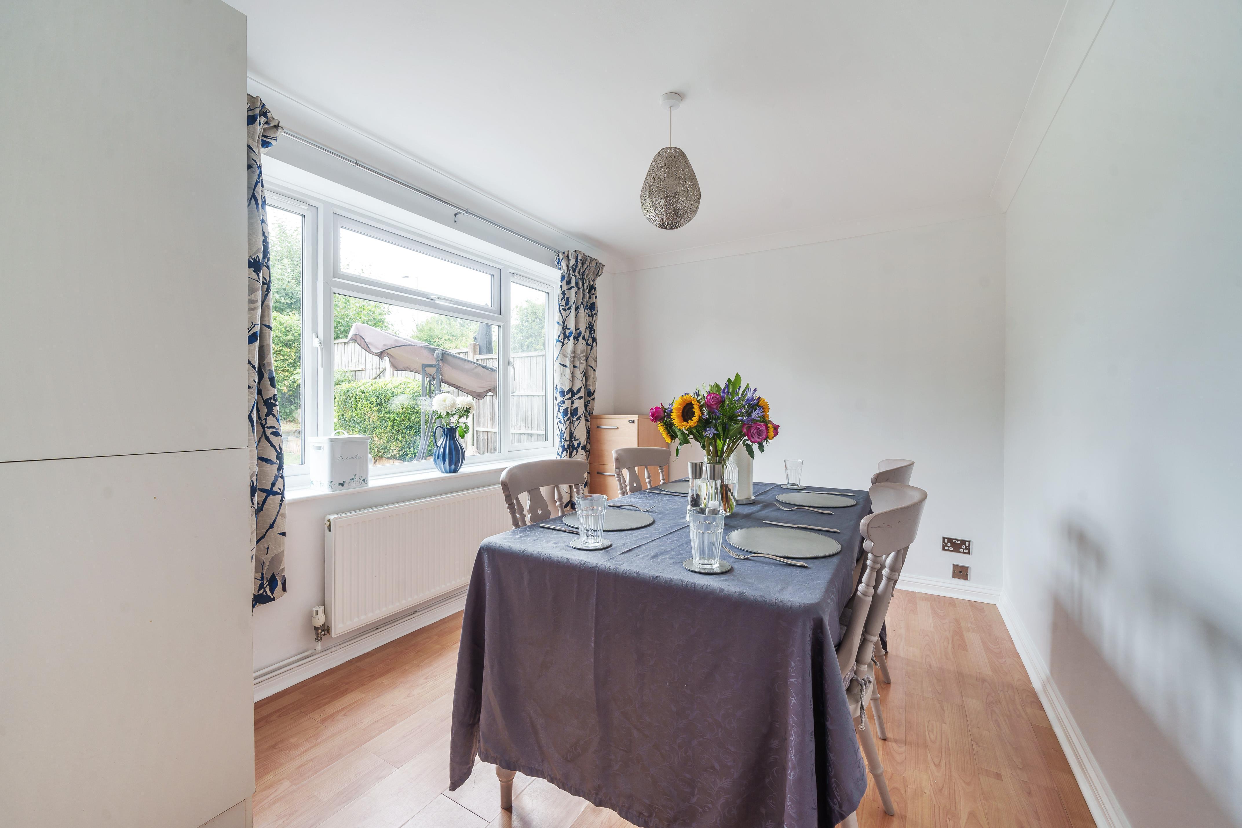 4 bedroom property for sale in Bridle Drive, Clapham, Bedford Offers