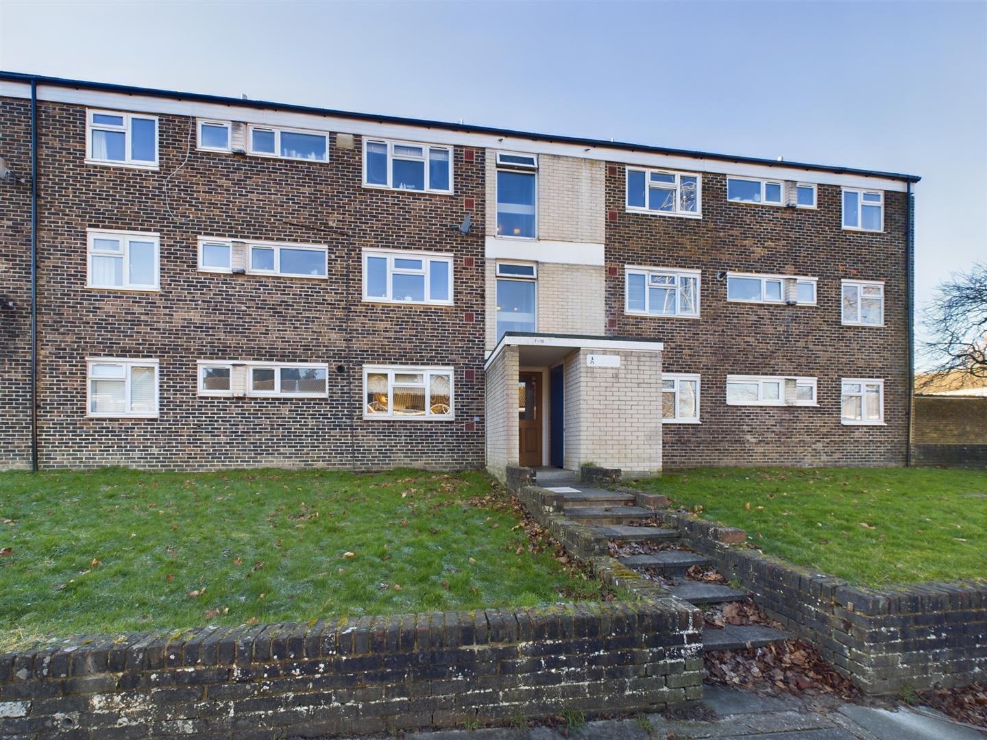 2 bedroom property for sale in Chiddingly Close, Furnace Green Offers in excess of £230,000