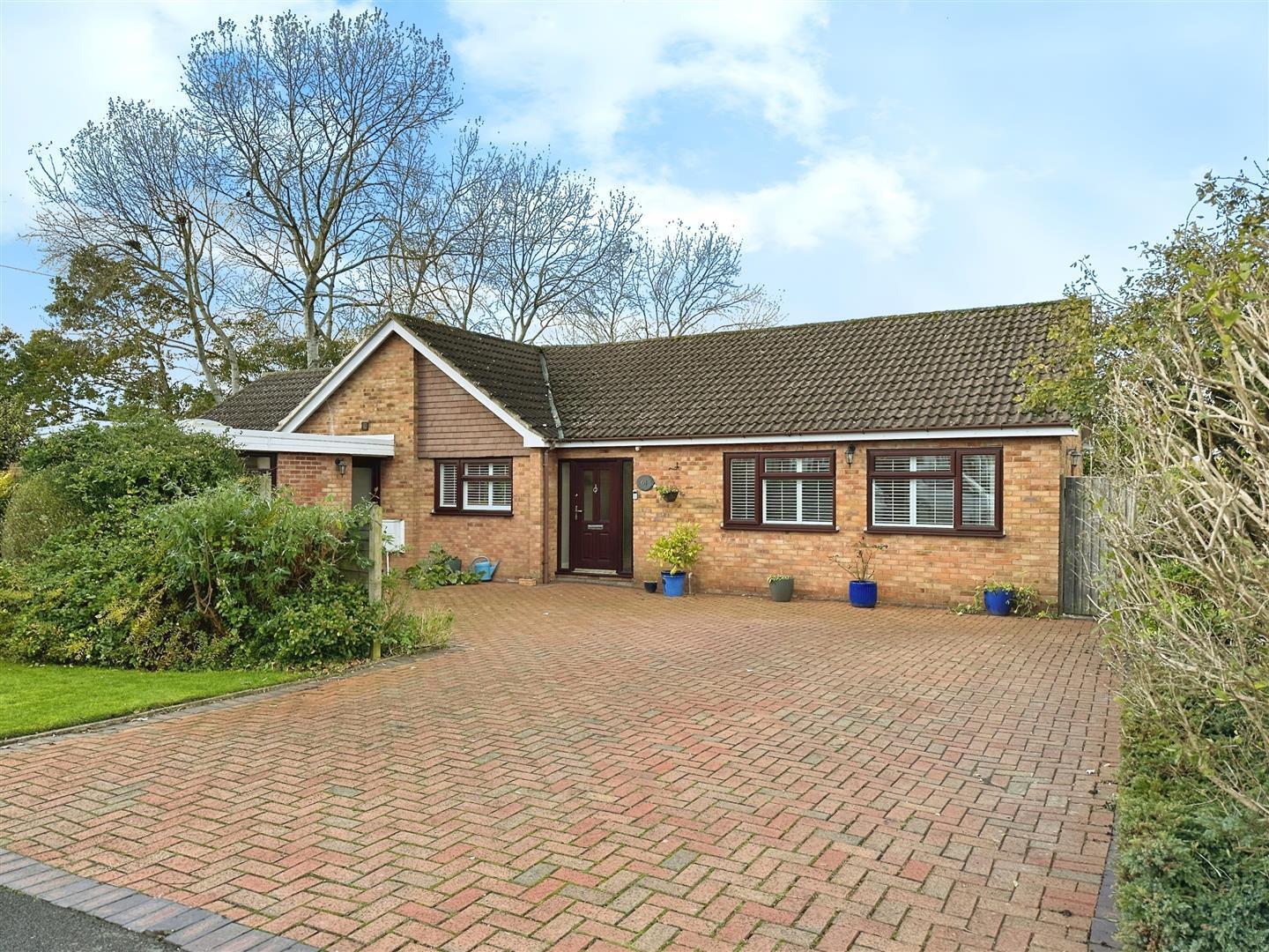 4 bedroom property for sale in High View Road, Cubbington, Leamington