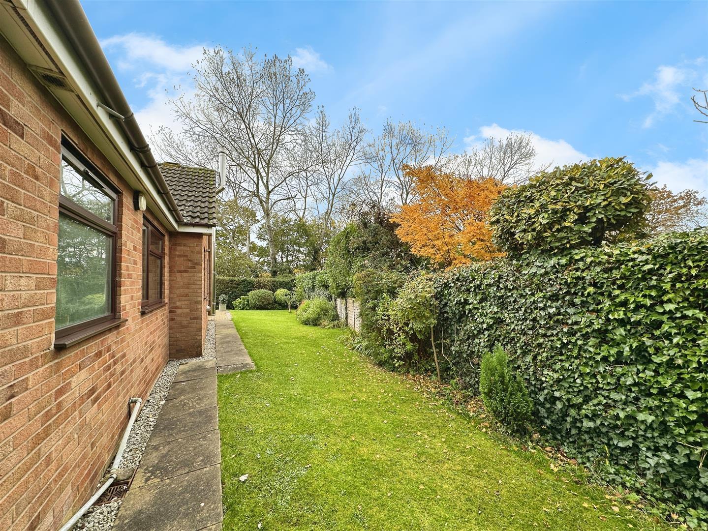 4 bedroom property for sale in High View Road, Cubbington, Leamington