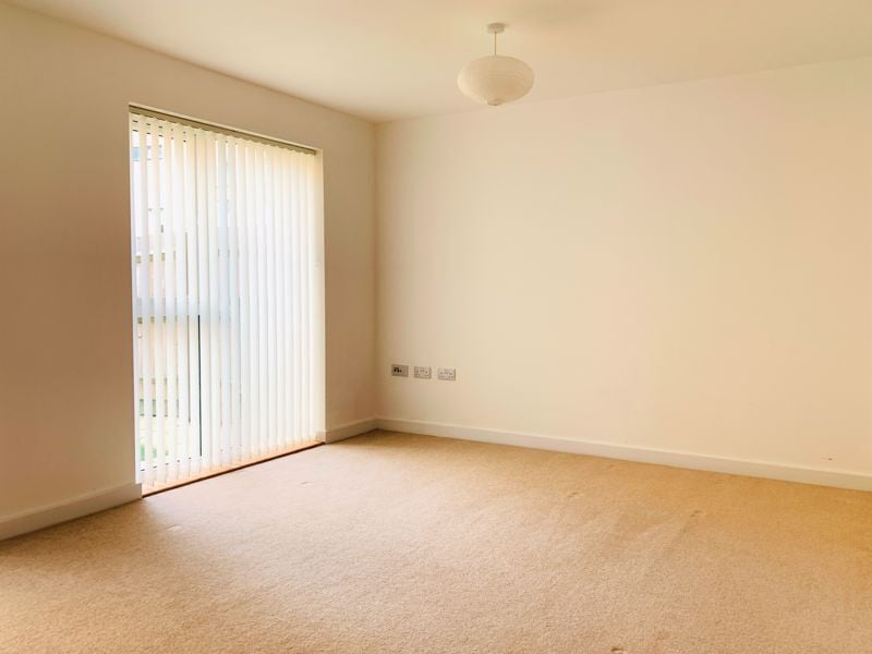 3 bedroom property for sale in Firepool Crescent, Taunton £1,300