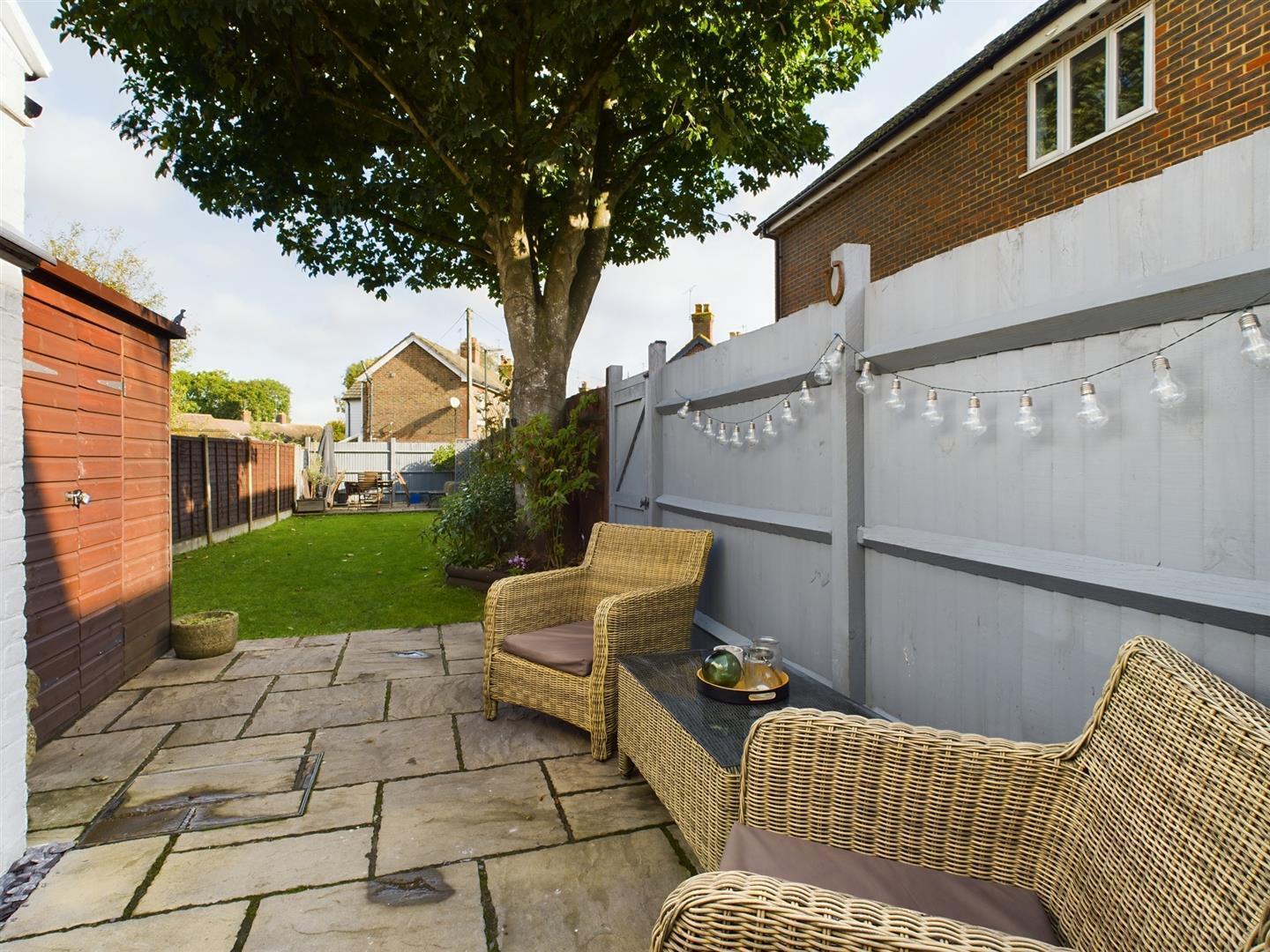 3 bedroom property for sale in Ifield Road, West Green Offers in