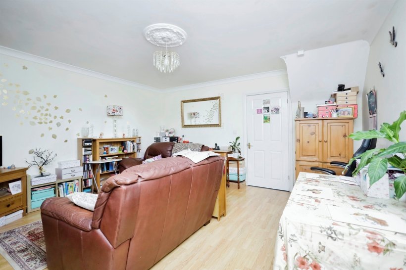 Lynholm Road, POLEGATE 2 bedroom semidetached house Fox & Sons