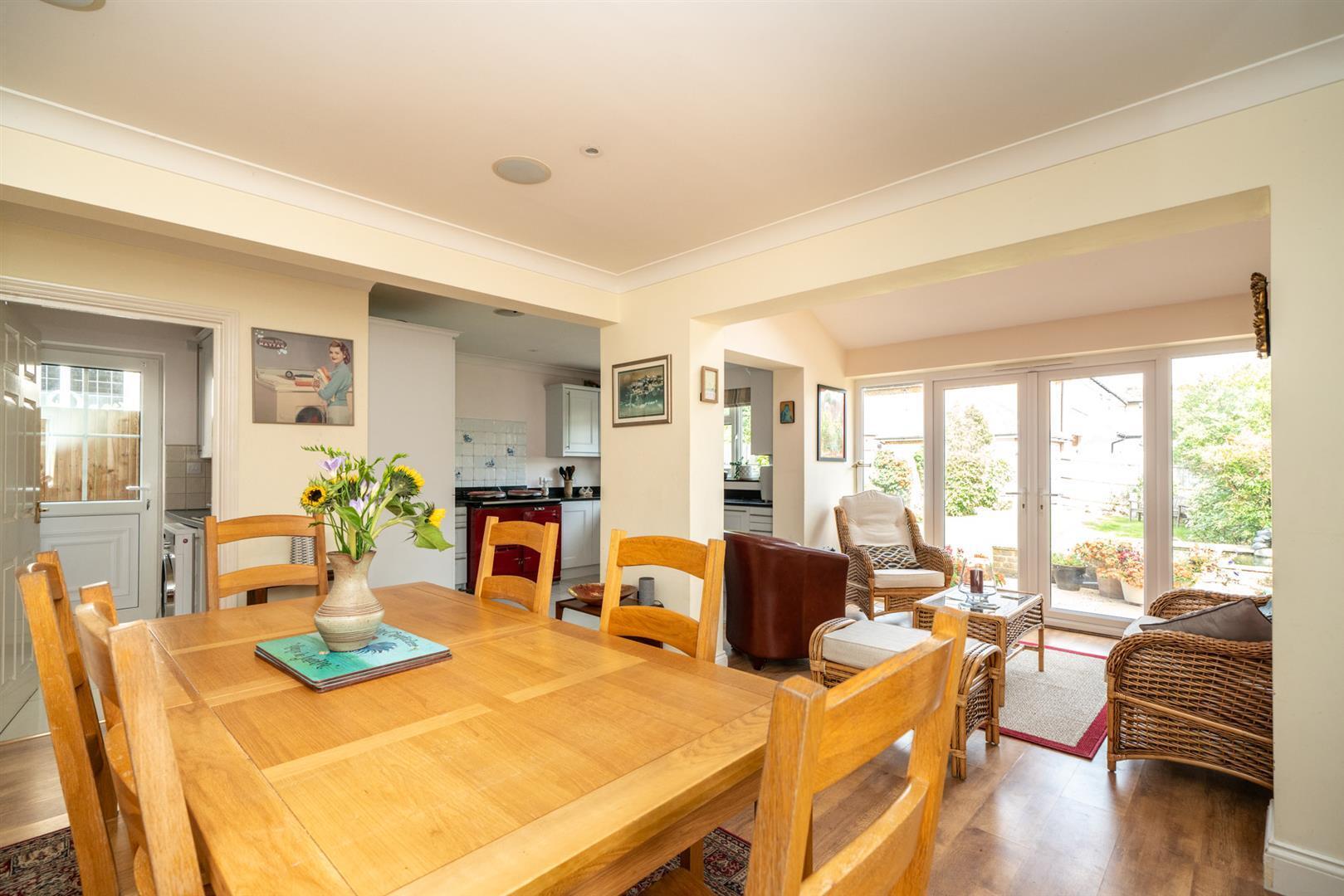 4 bedroom property for sale in Kingshill Avenue, St. Albans Guide