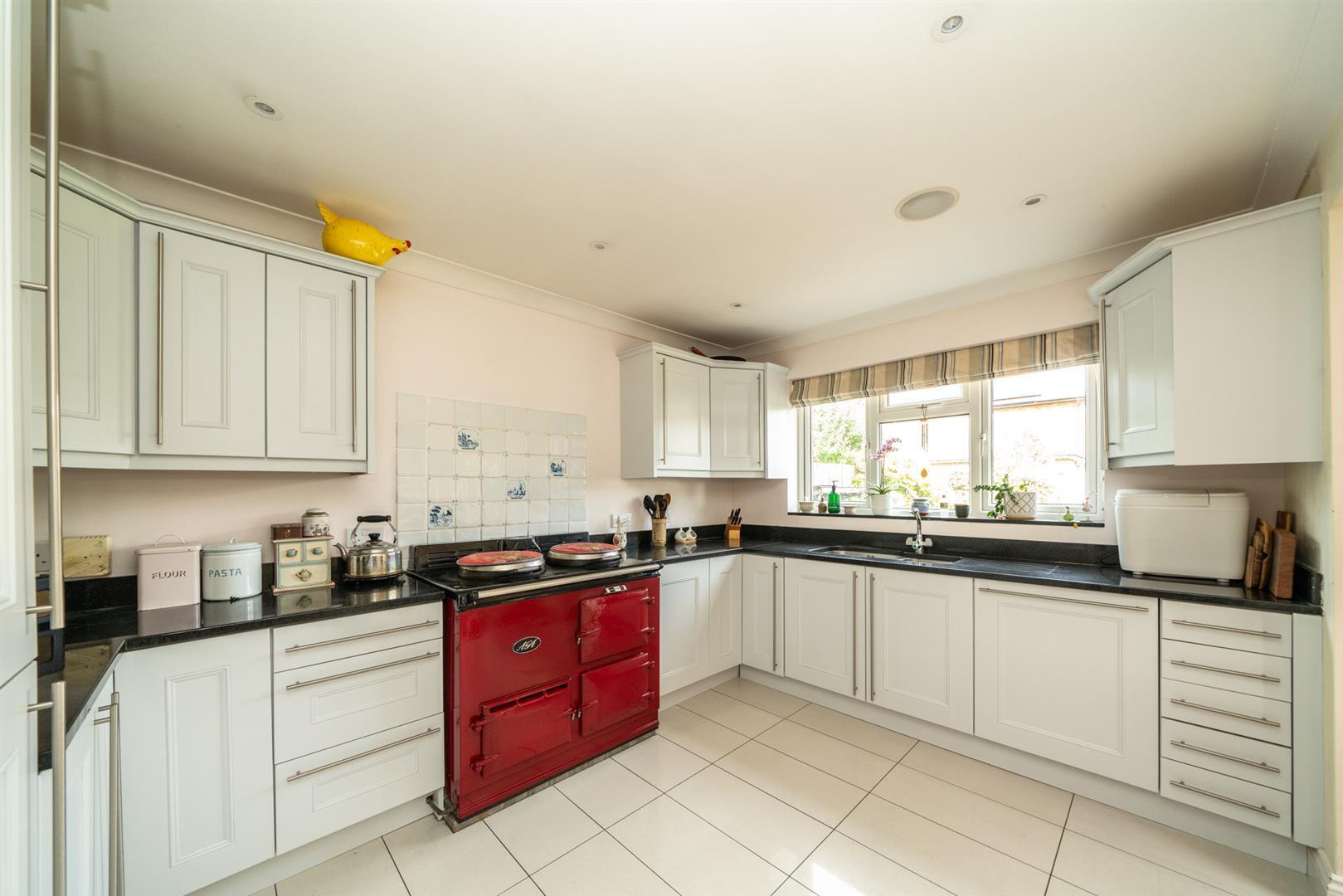 4 bedroom property for sale in Kingshill Avenue, St. Albans Guide