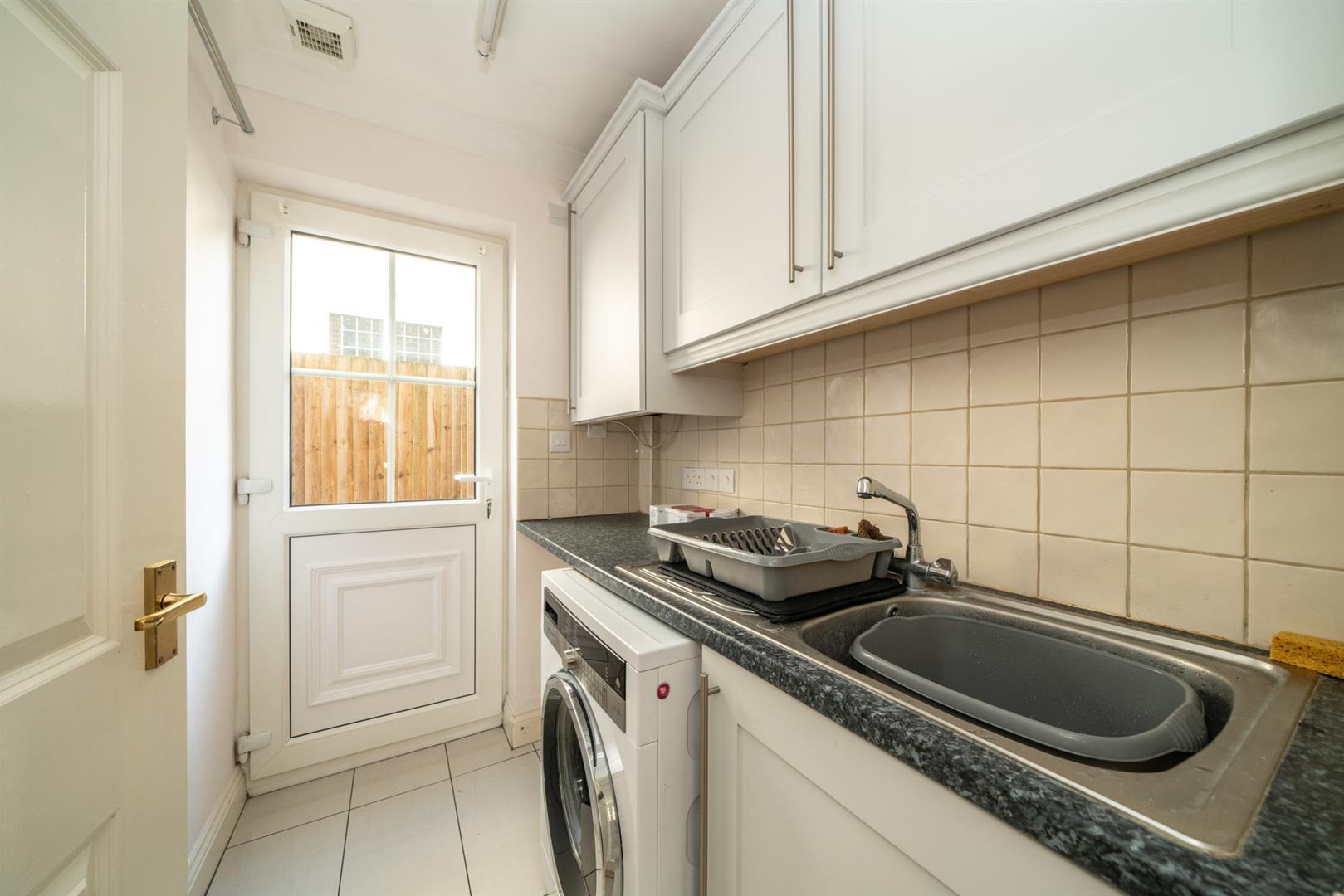 4 bedroom property for sale in Kingshill Avenue, St. Albans Guide