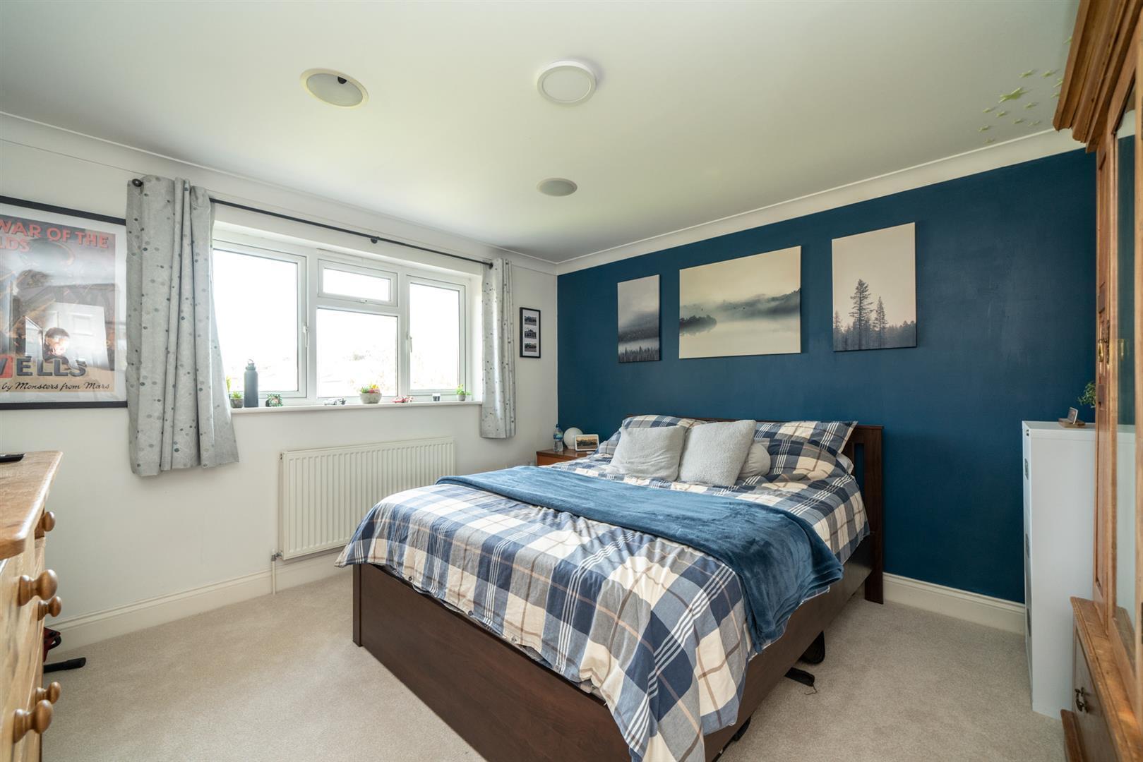 4 bedroom property for sale in Kingshill Avenue, St. Albans Guide