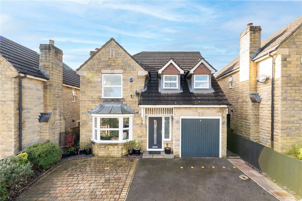 4 bedroom property for sale in Swan Avenue, Gilstead, Bingley, BD16