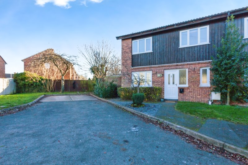 3 bedroom property for sale in Cardinals Walk, Leicester