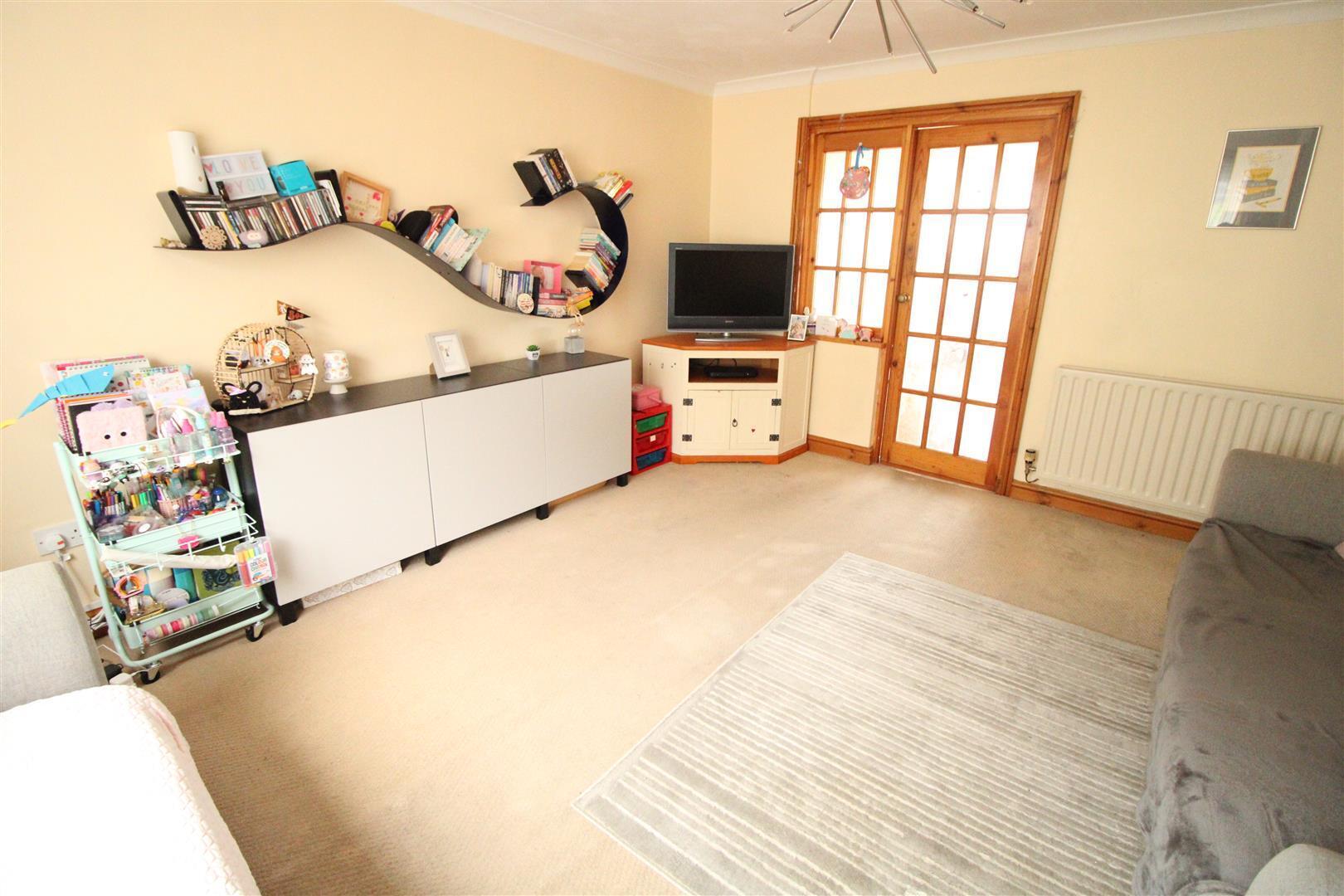 3 bedroom property for sale in Admirals Way, Daventry £190,000