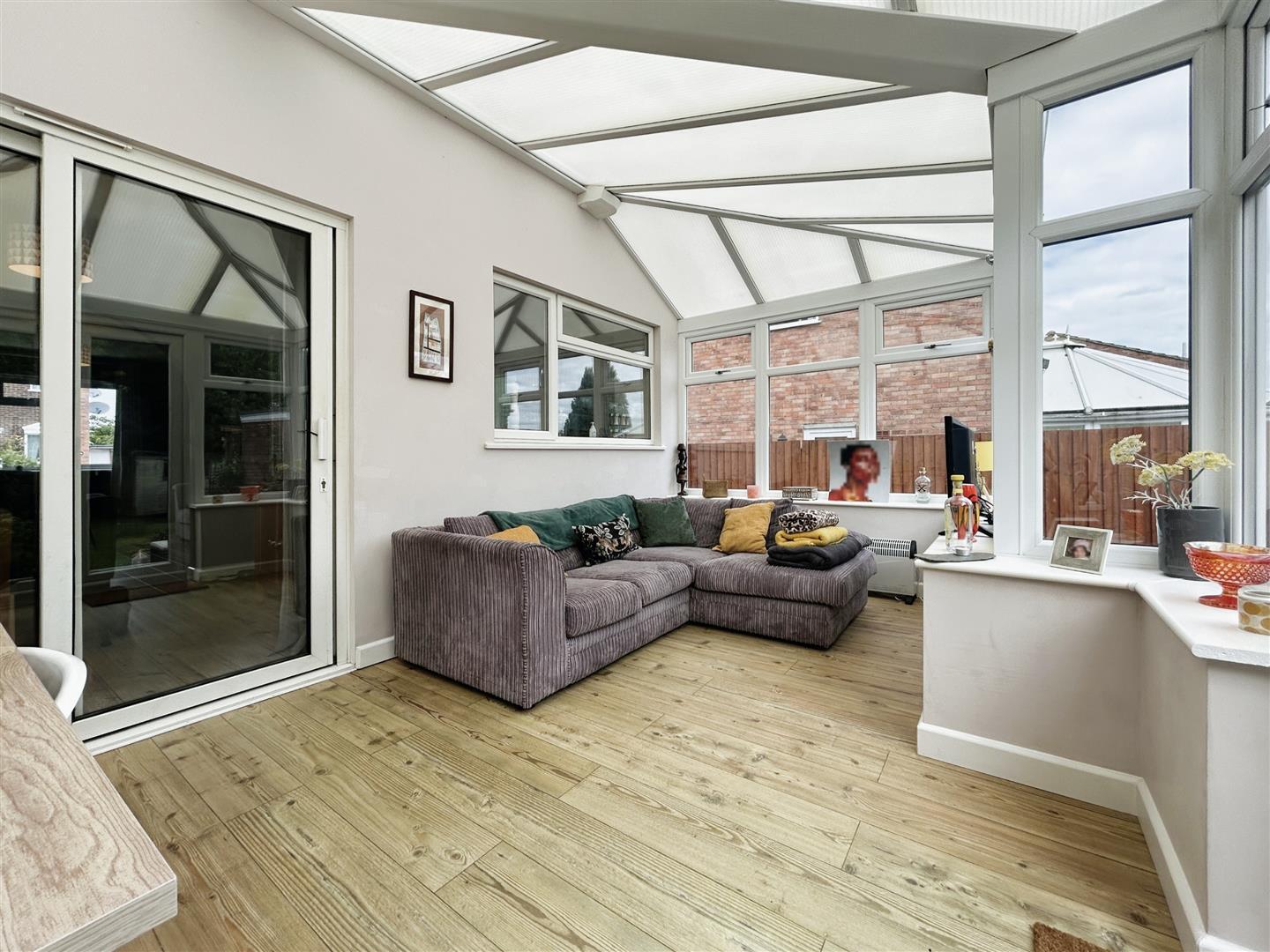 3 bedroom property for sale in Woodward Close, Whitnash, Leamington Spa