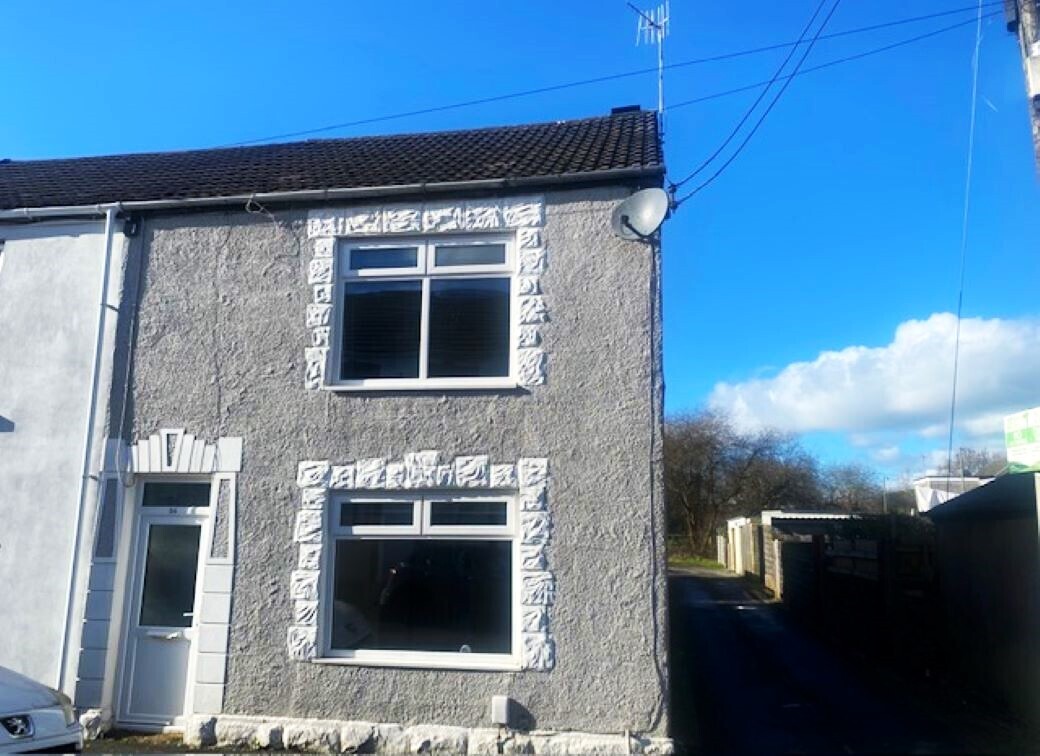 3 bedroom property for sale in Gwalia Terrace, Gorseinon, Swansea £
