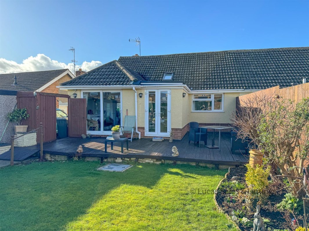 2 bedroom property for sale in Pennine Way, Kettering £260,000