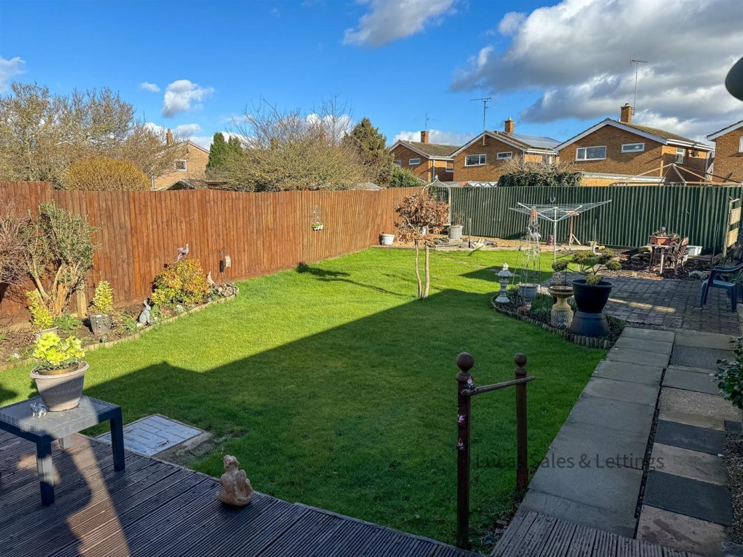 2 bedroom property for sale in Pennine Way, Kettering £260,000