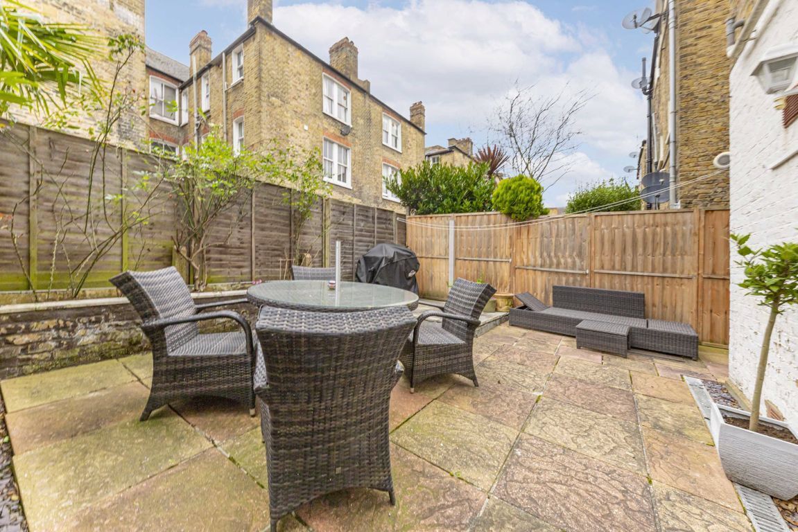 Jacksons 2 bedroom property for sale in Aristotle Road, Clapham £