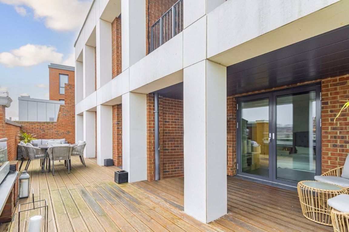 Jacksons 2 bedroom property to let in Gaumont Place, Streatham Hill £2,550 pcm