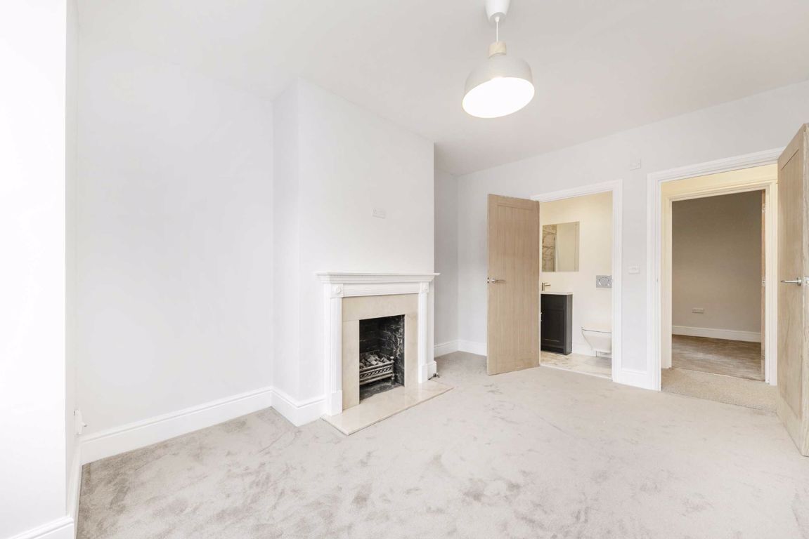 Jacksons 3 bedroom property for sale in Mantilla Road, Tooting £600,000