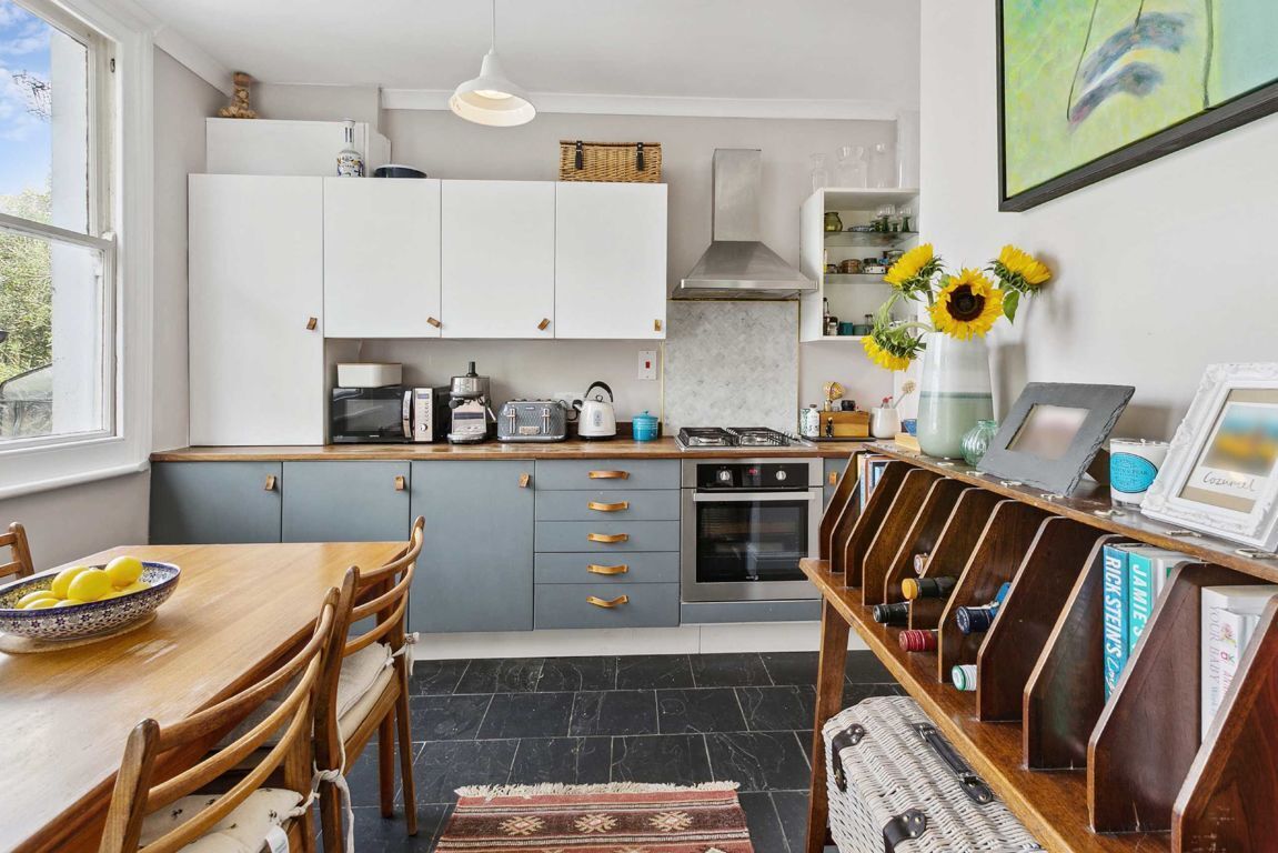 Jacksons 2 bedroom property for sale in Dumbarton Road, Brixton £