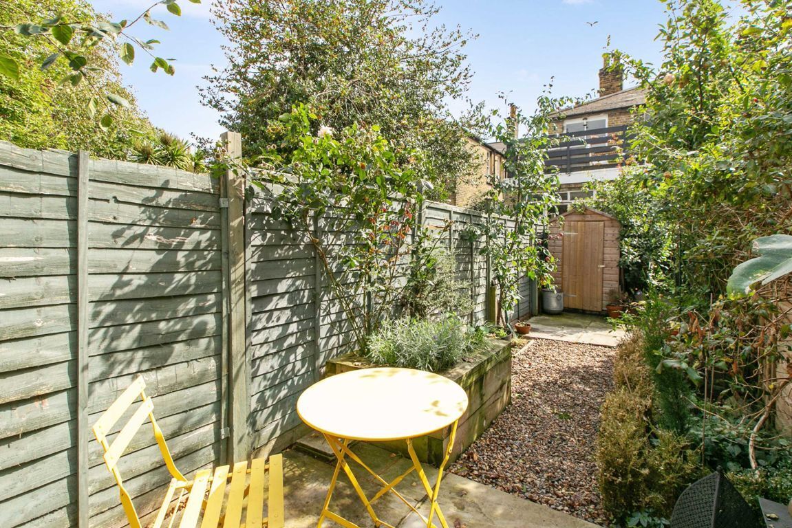 Jacksons 2 bedroom property for sale in Dumbarton Road, Brixton £