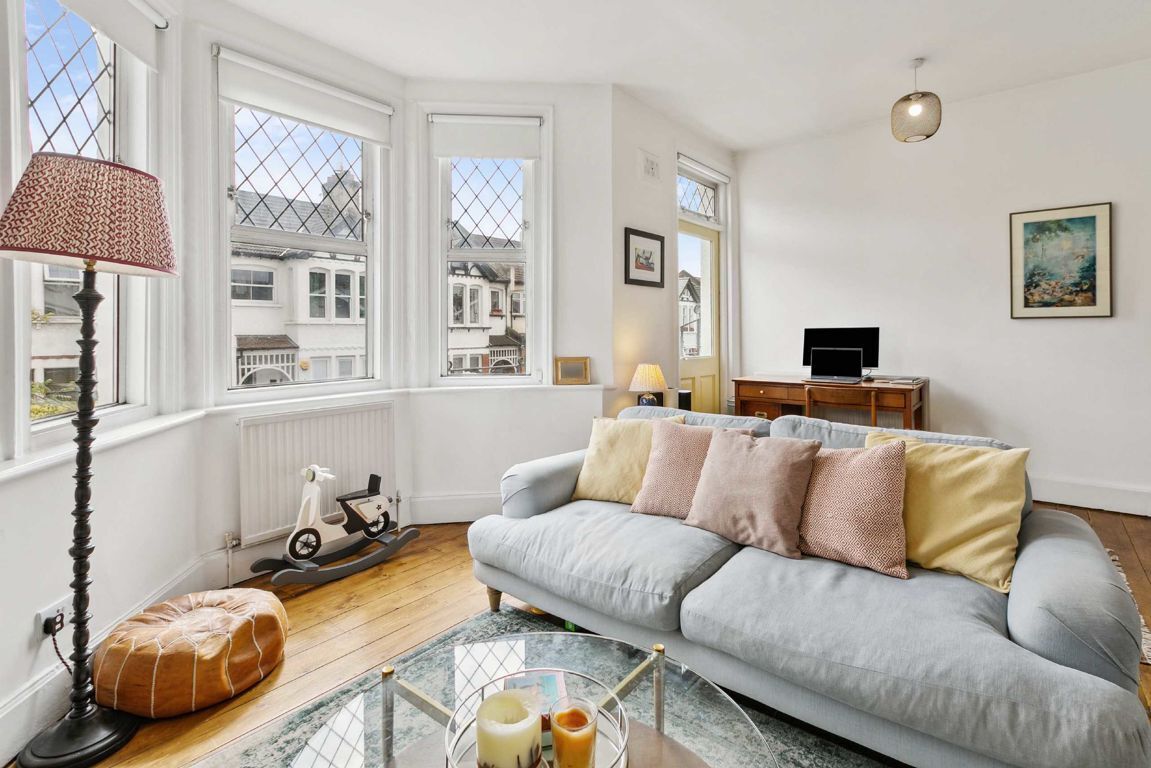 Jacksons 2 bedroom property for sale in Dumbarton Road, Brixton £