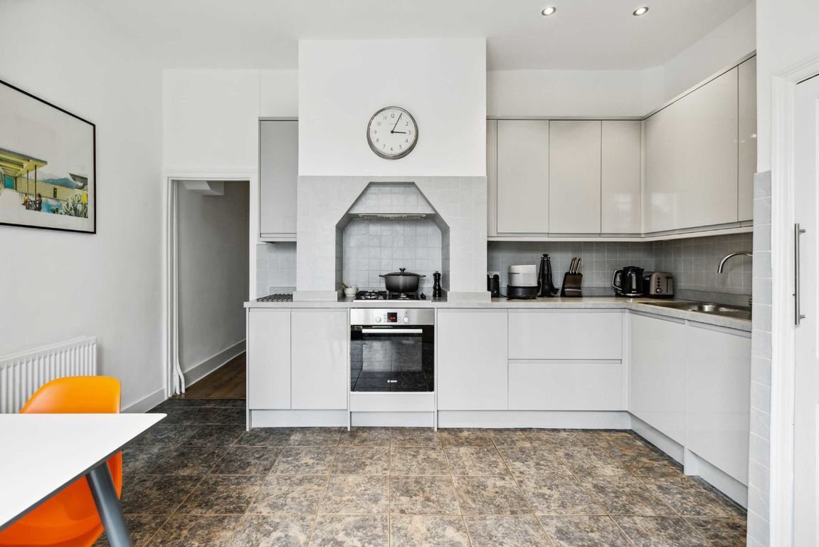 Jacksons 2 bedroom property for sale in Trevelyan Road, Tooting £