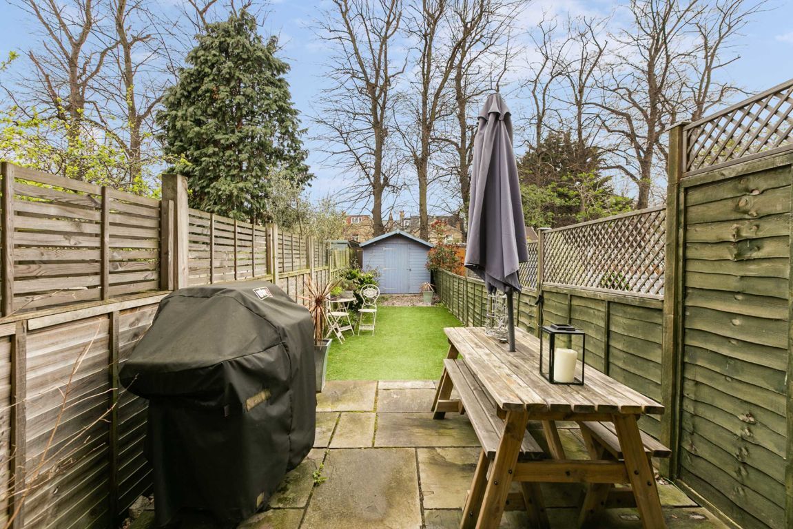 Jacksons 2 bedroom property for sale in Trevelyan Road, Tooting £