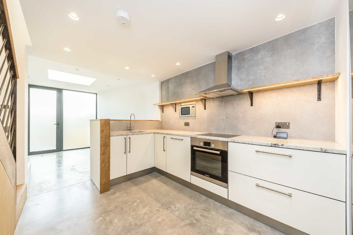 Jacksons 2 bedroom property to let in Hill House Road, Streatham £