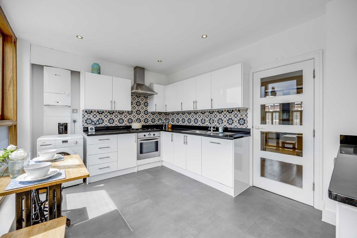 Jacksons 2 bedroom property for sale in Crockerton Road, Wandsworth