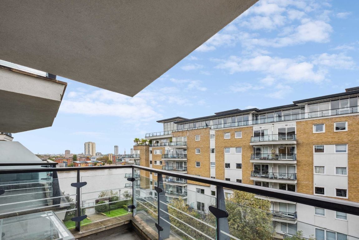 Jacksons 2 bedroom property for sale in Smugglers Way, Wandsworth £