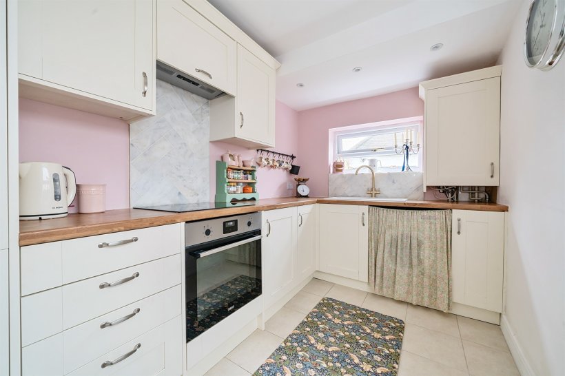 Goat Lane, Enfield 2 bedroom terraced house Barnfields