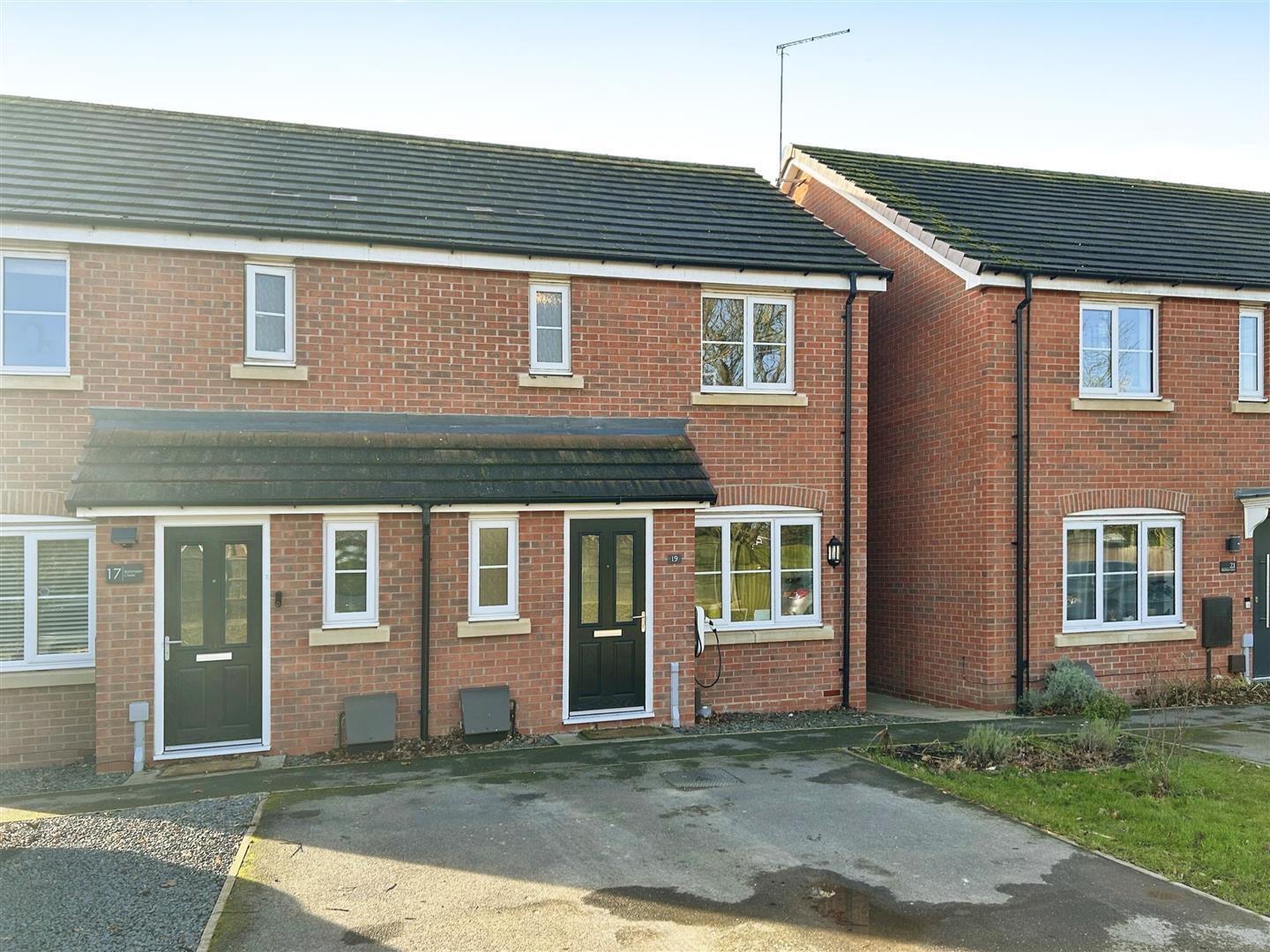 3 bedroom property for sale in Batchelor Close, Whitnash, Leamington Spa Offers over £310,000