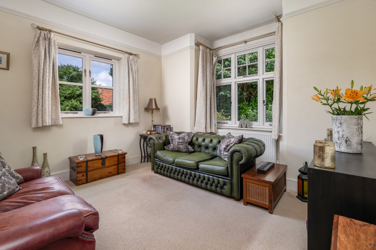 3 bedroom property for sale in Dorking Road, Tadworth, KT20 £750,000