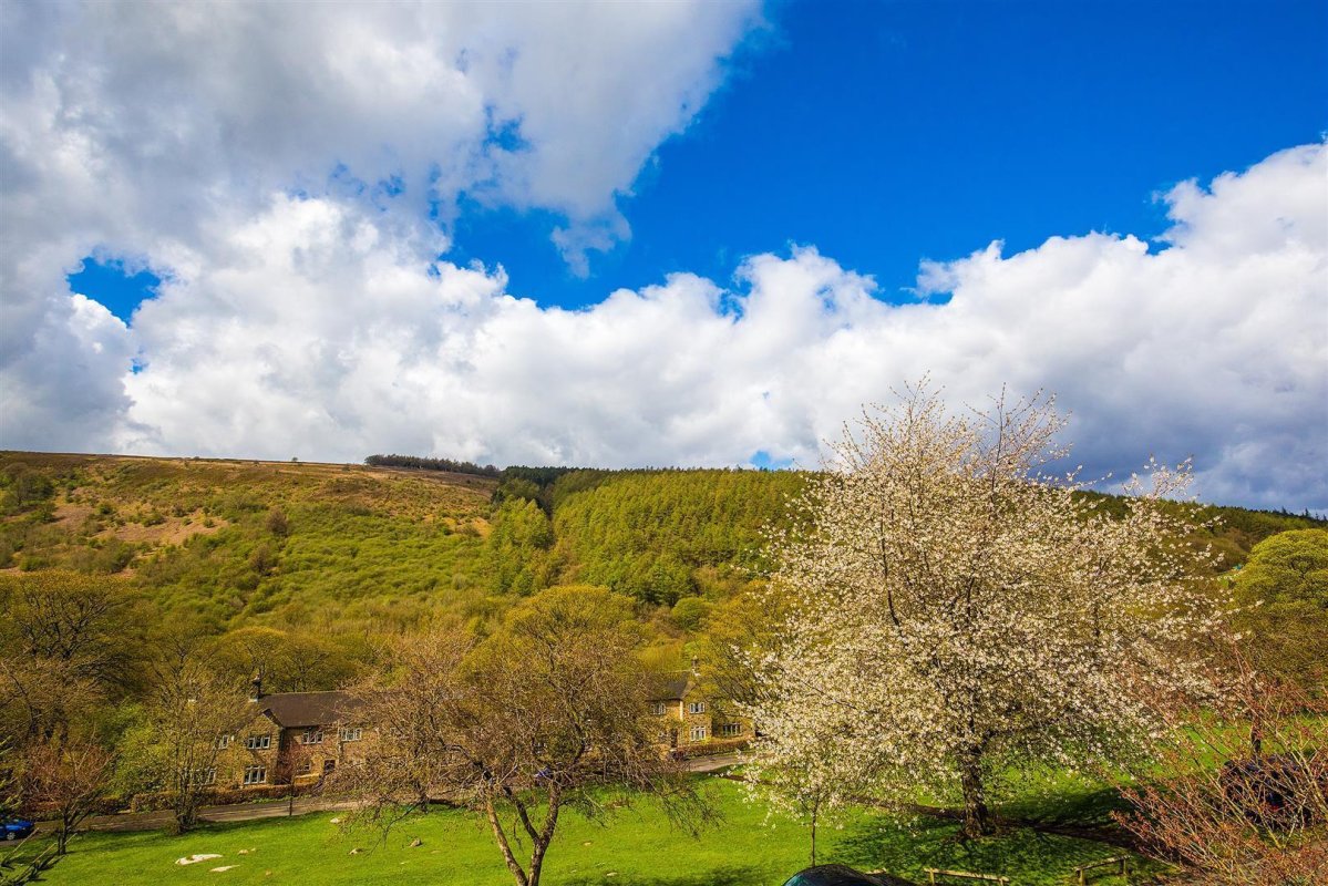 3 bedroom property for sale in Parsons Gate, Bamford, Hope Valley Offers in the region of £270,000