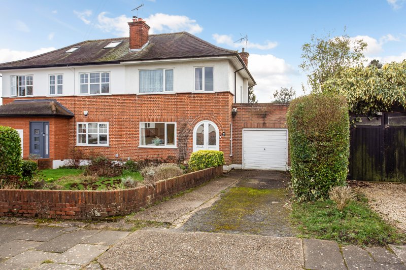 3 bedroom property for sale in Queens Crescent, St. Albans, AL4 Guide price £900,000